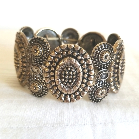 Gold Oval Medallion Bracelet - Picture 1 of 3